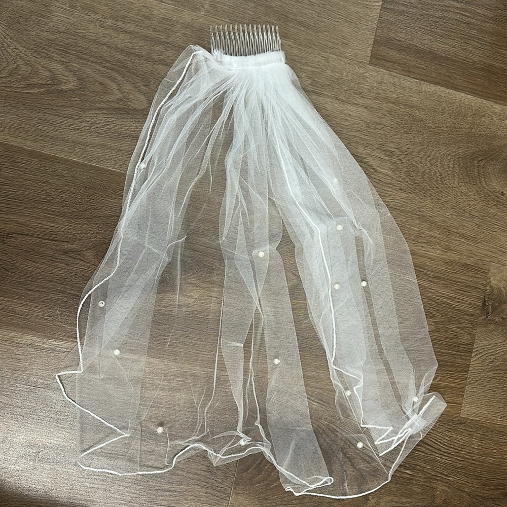 Bundle of bridal necessities! Veil, bow, pearl sleeves, rose purse
